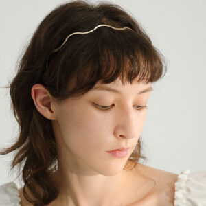 Thin Gold Wavy Metal Headband Minimalist Everyday Women Hair Accessory for Casual Elegant Simple Styling