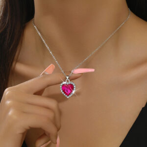 Elegant Heart Shape Pendant Necklace Sparkling Rhinestone Inlaid Jewelry For Women Daily Party Wear