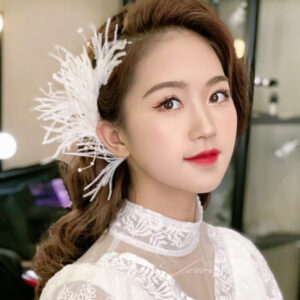 Ethereal White Thread Feather Hair Barrette Dainty Pearl Wire Details Bohemian Wedding Side Hair Accessory for Bride Photoshoot Banquet