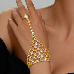 Luxury Hollow Crystal Finger to Wrist Hand Slave Bracelet for Evening
